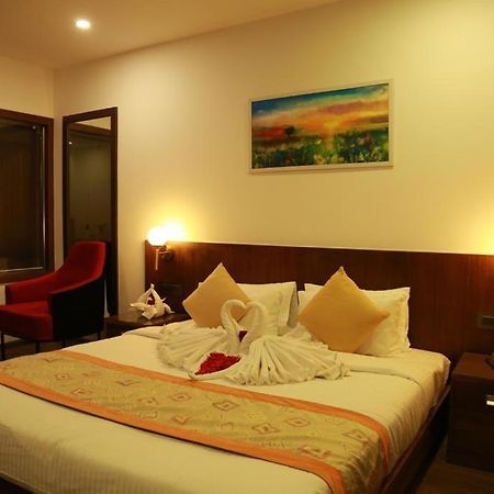 Hotel Sky Penta Residency Iritti Exterior foto