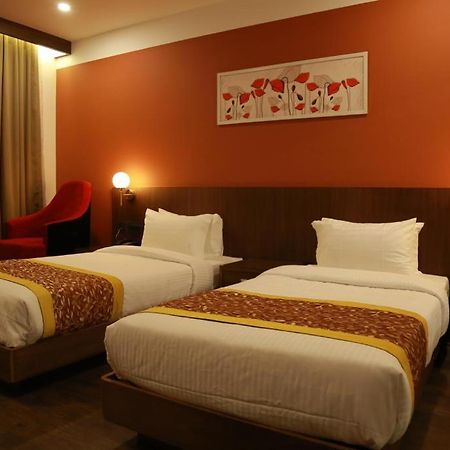Hotel Sky Penta Residency Iritti Exterior foto