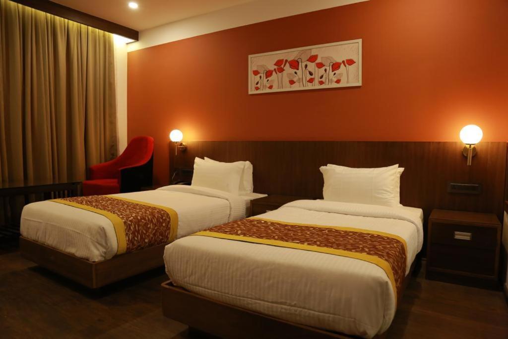 Hotel Sky Penta Residency Iritti Exterior foto